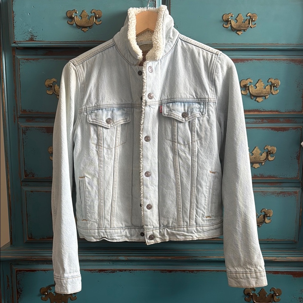 Women’s Levi’s Light Blue Faux Sherpa Lined Denim Jean Jacket Size S